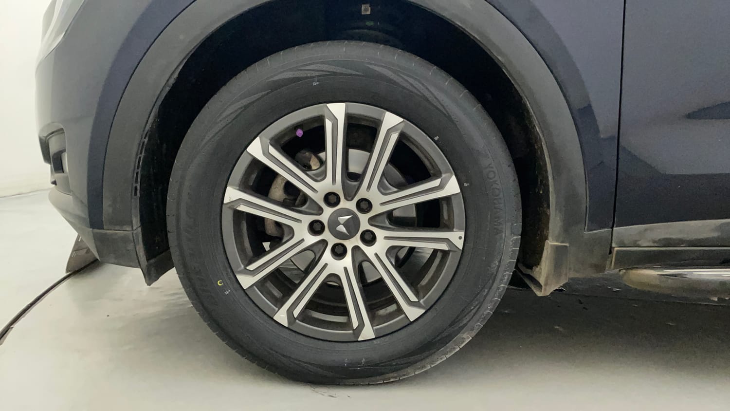 Used 2022 Mahindra XUV700 AX 7 Diesel MT 7 STR Diesel Manual tyres LEFT FRONT TYRE RIM VIEW