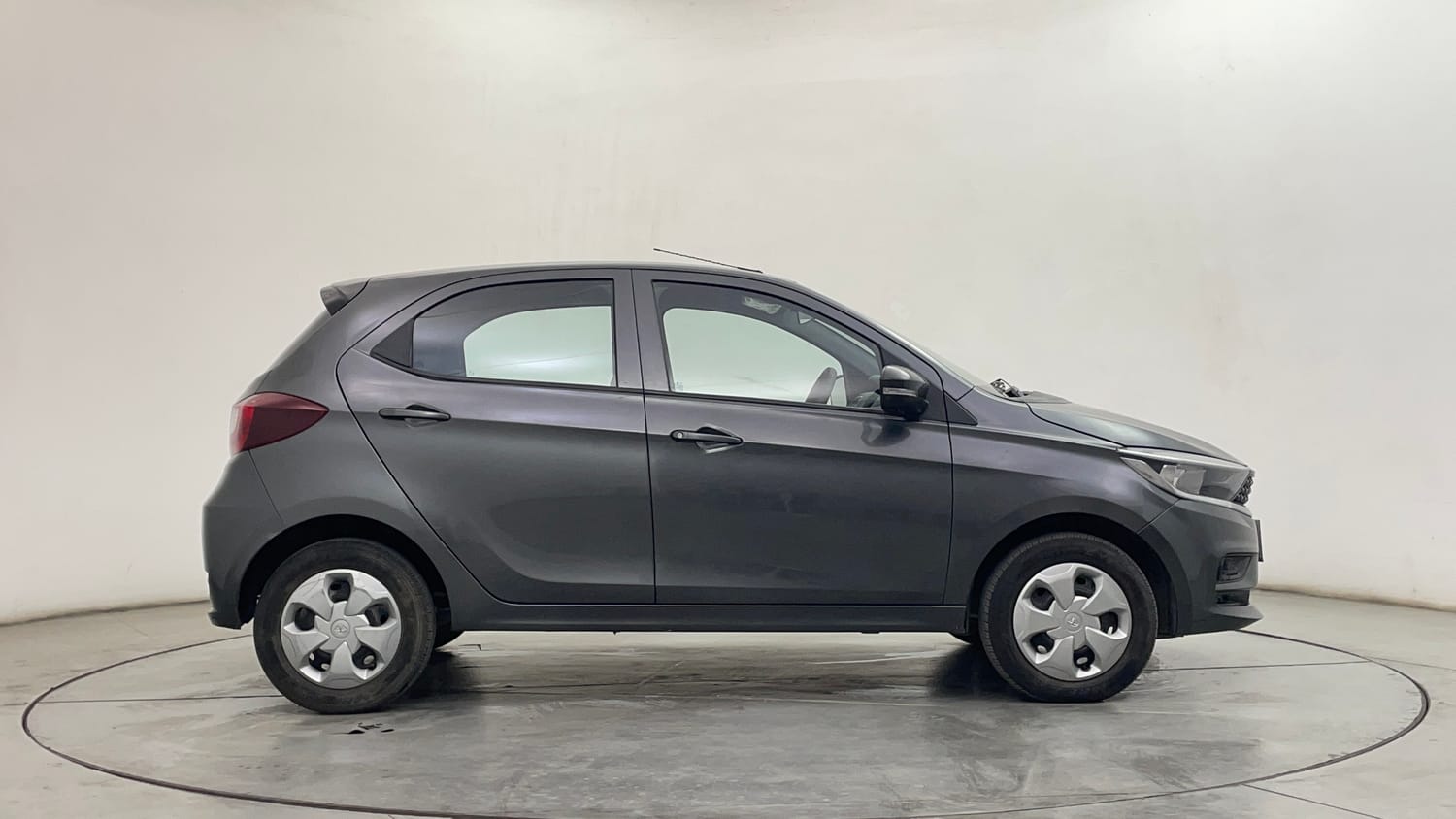 Used 2023 Tata Tiago XT (O) Petrol Manual exterior RIGHT SIDE VIEW