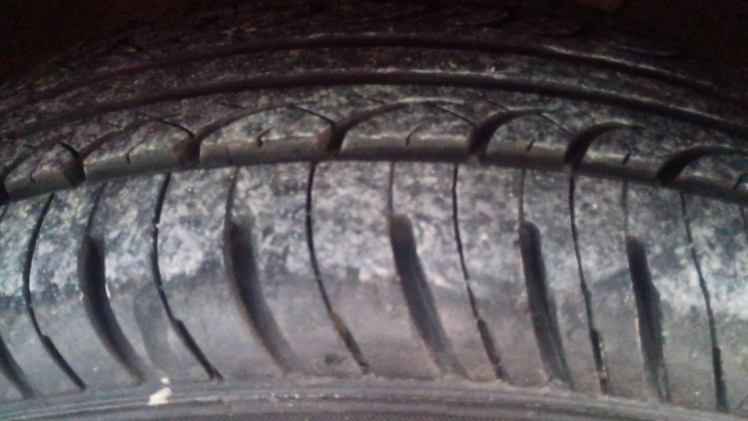 Used 2018 Hyundai Elite i20 Sportz 1.2 Petrol Manual tyres RIGHT FRONT TYRE TREAD VIEW