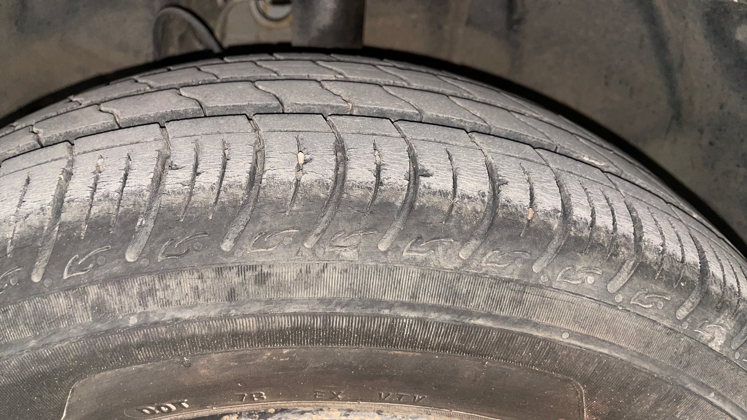Used 2023 Tata Tiago XT (O) Petrol Manual tyres LEFT FRONT TYRE TREAD VIEW