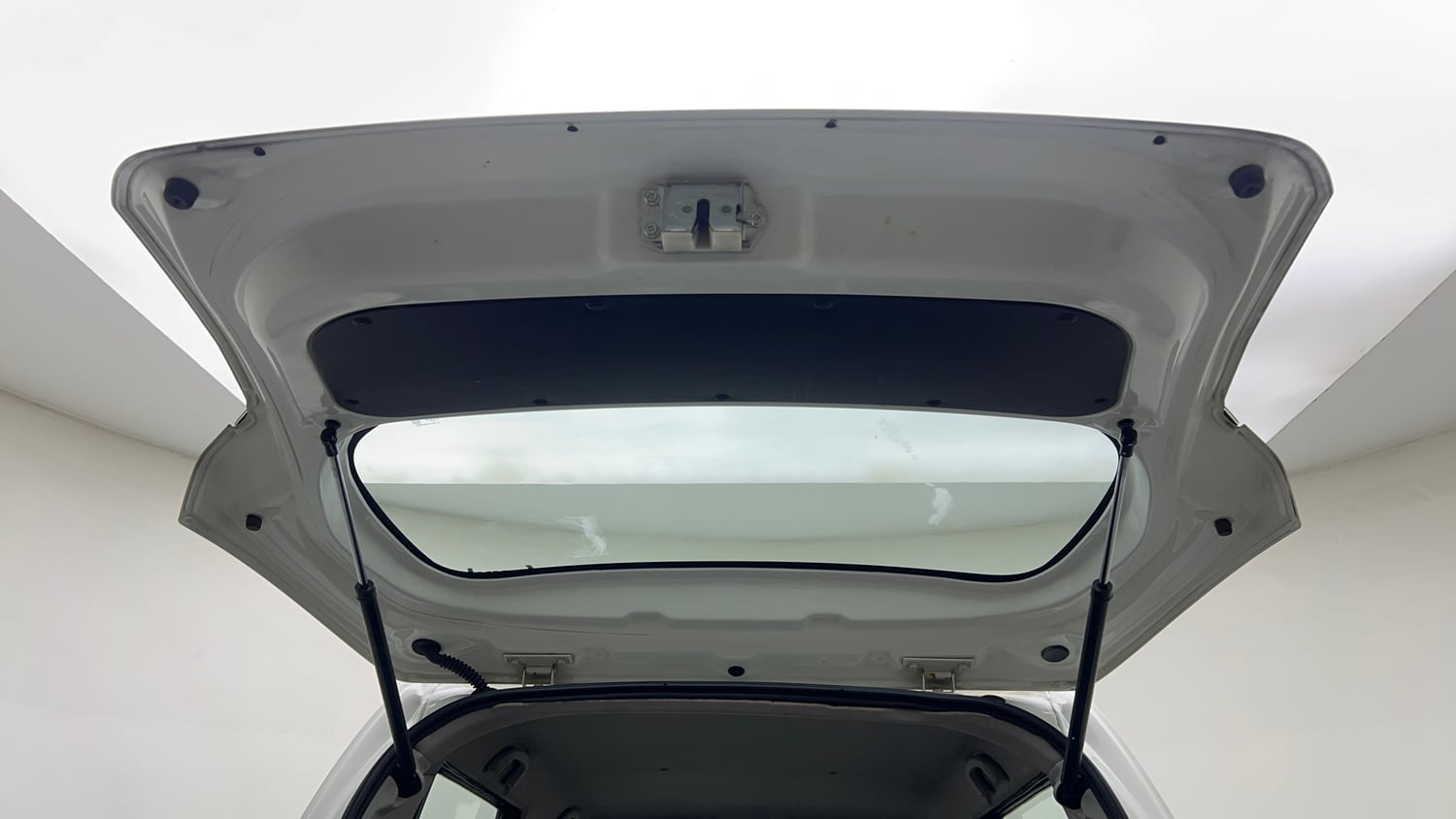 Used 2013 Maruti Suzuki Wagon R LXI Petrol Manual interior DICKY DOOR OPEN VIEW