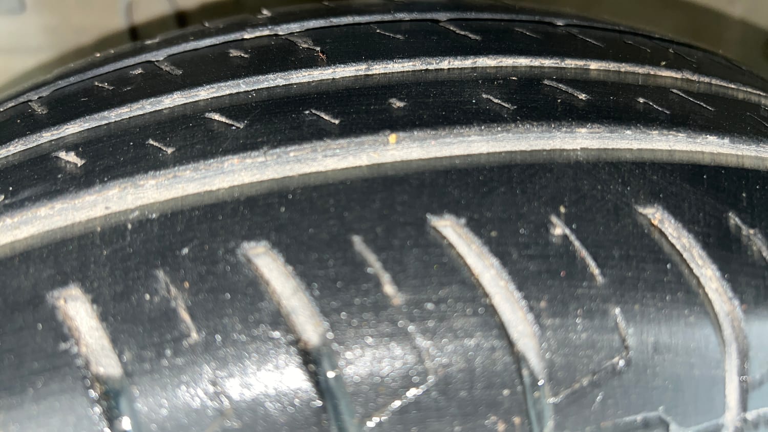 Used 2016 Maruti Suzuki Swift VXi Petrol Manual tyres LEFT FRONT TYRE TREAD VIEW
