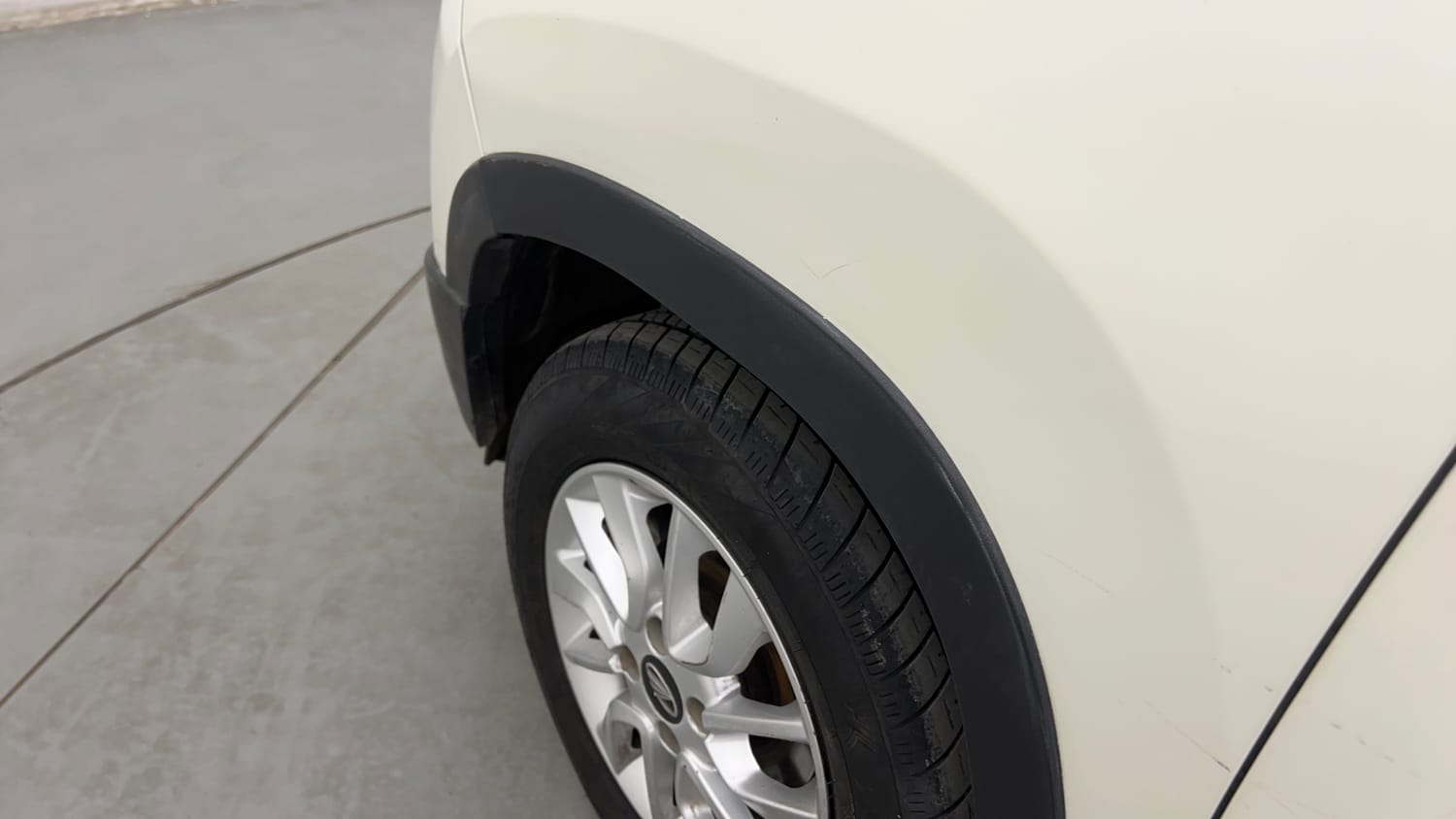 Used 2016 Mahindra KUV100 K8 6 STR Petrol Manual dents MINOR SCRATCH