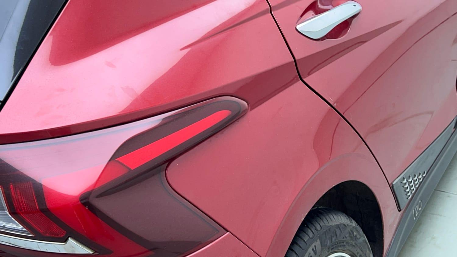 Used 2022 Hyundai i20 Asta (O) 1.2 IVT Petrol Automatic dents MINOR SCRATCH