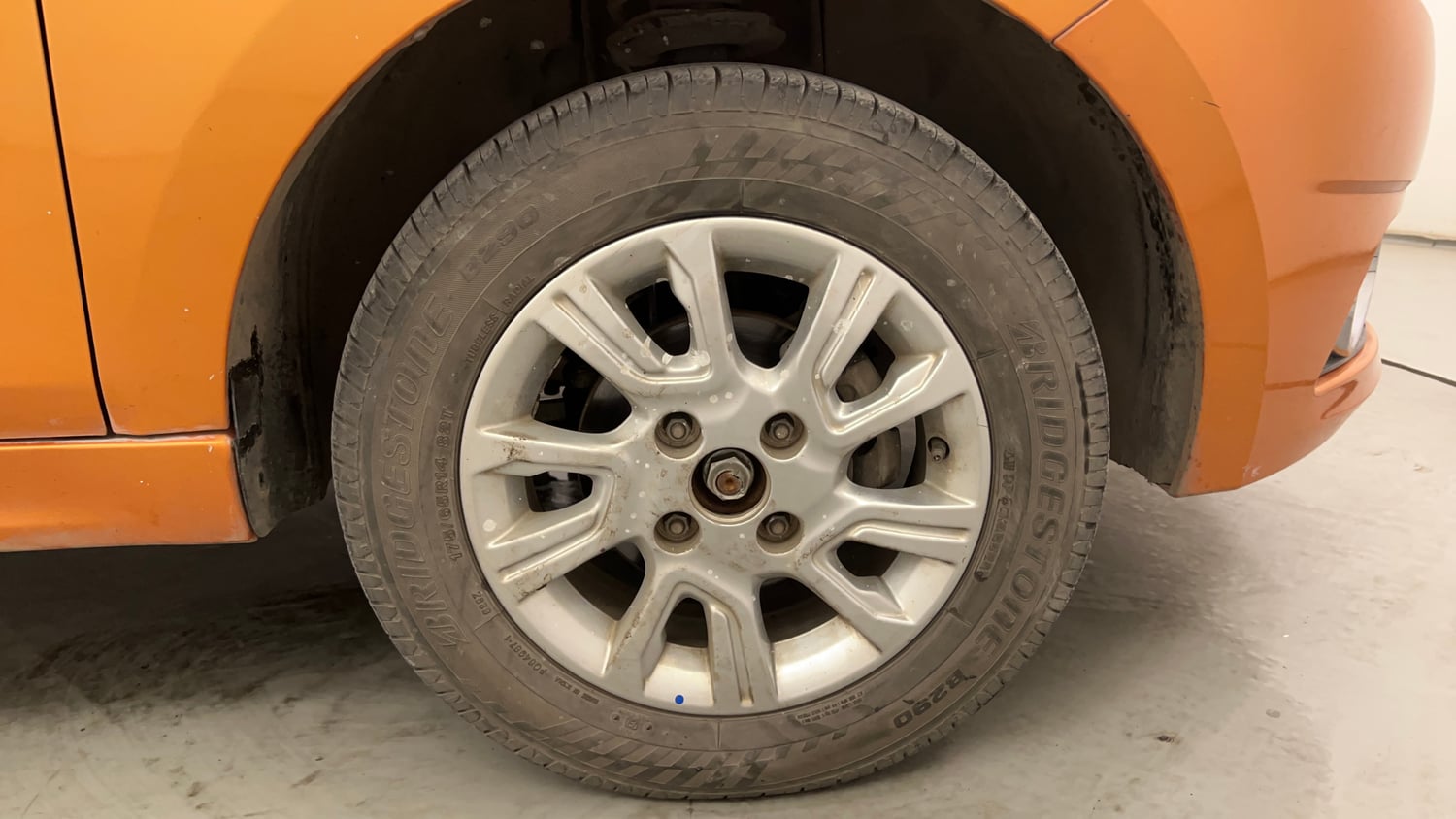 Used 2018 Tata Tiago Revotron XZ Petrol Manual tyres RIGHT FRONT TYRE RIM VIEW