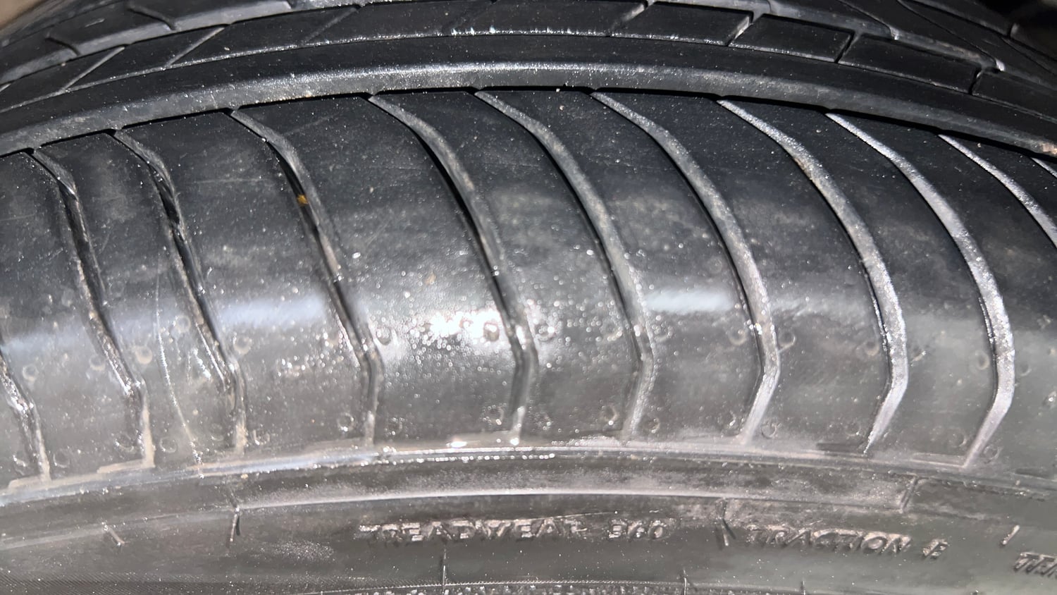 Used 2021 Kia Seltos X Line 1.5 Diesel AT Diesel Automatic tyres RIGHT FRONT TYRE TREAD VIEW