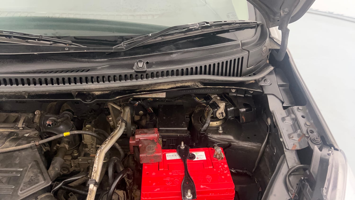 Used 2015 Maruti Suzuki Wagon R VXI Petrol Manual engine ENGINE LEFT SIDE HINGE & APRON VIEW