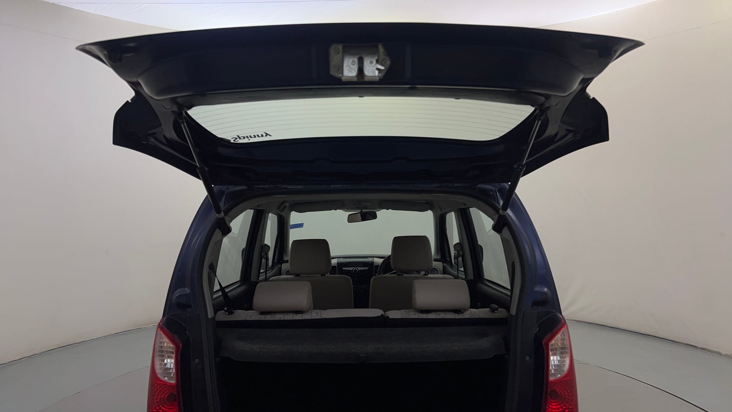 Used 2017 Maruti Suzuki Wagon R 1.0 VXI AMT Petrol Automatic interior DICKY DOOR OPEN VIEW