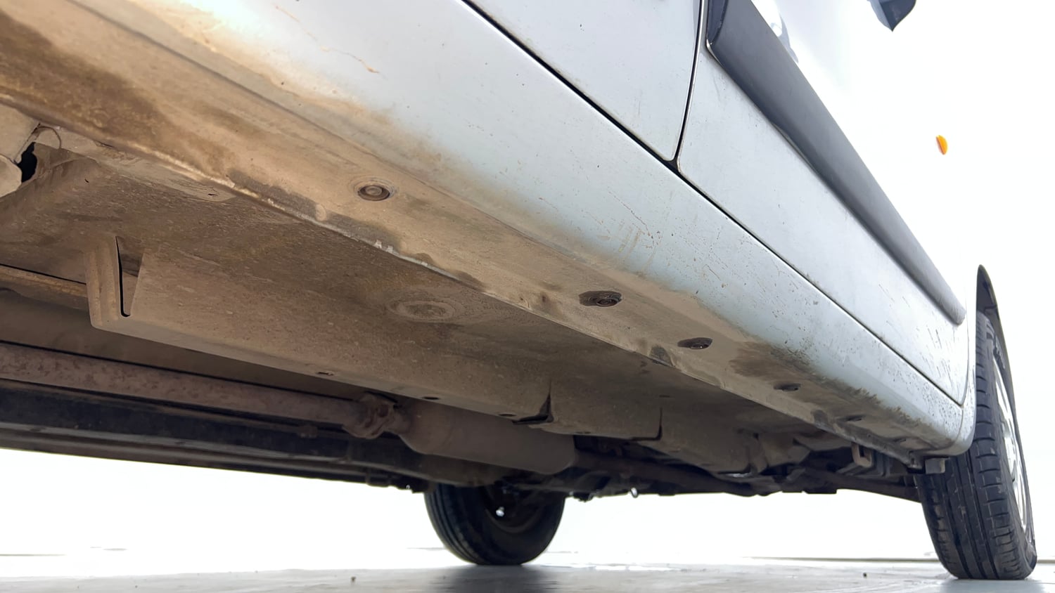 Used 2014 Maruti Suzuki Wagon R LXI Petrol Manual extra REAR RIGHT UNDERBODY VIEW