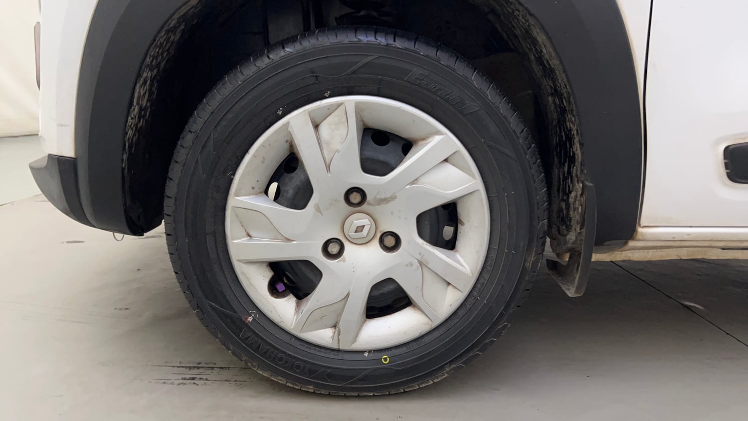 Used 2022 Renault Kwid RXT 1.0 Petrol Manual tyres LEFT FRONT TYRE RIM VIEW