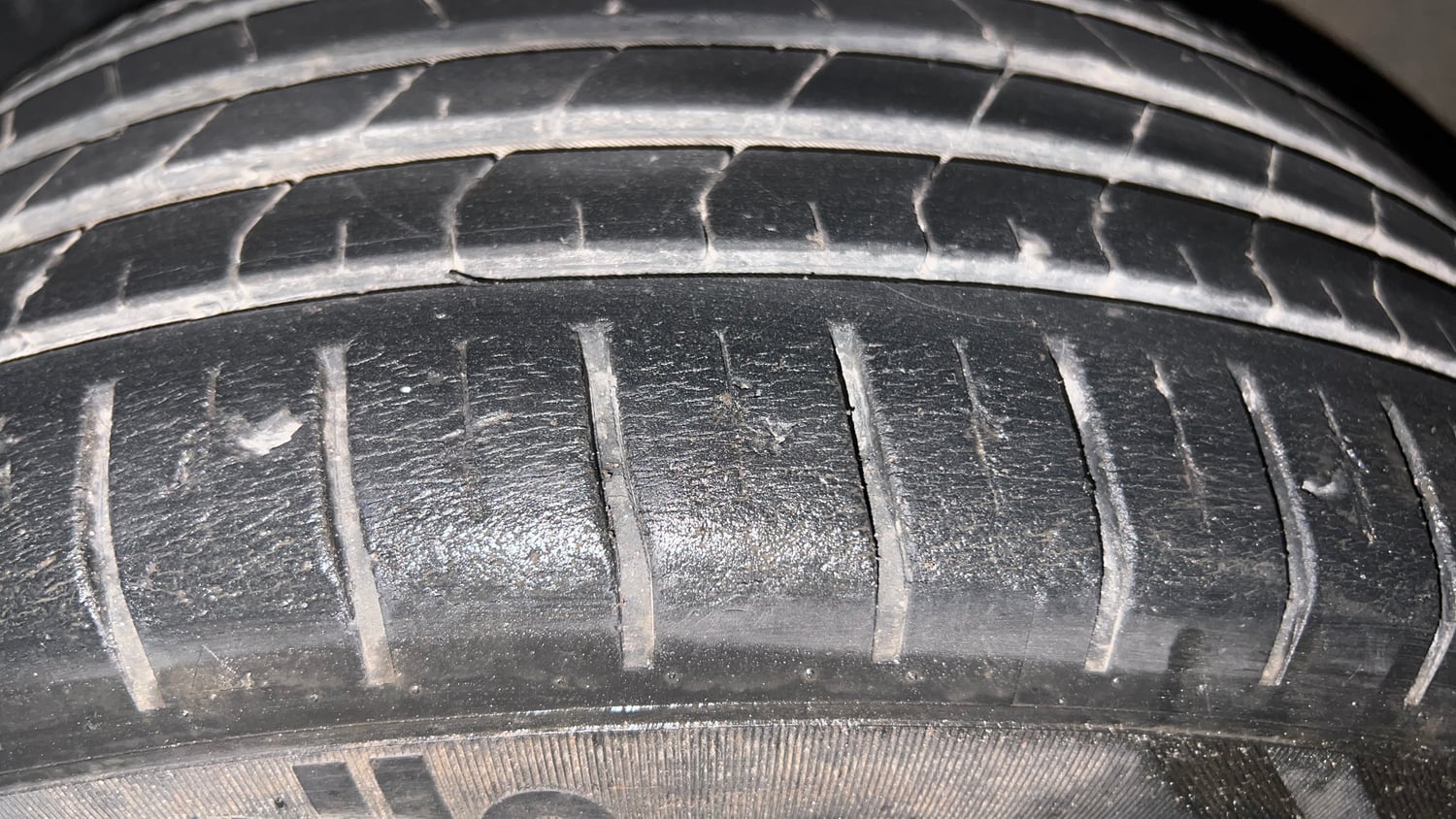 Used 2015 Hyundai Elite i20 Asta 1.2 Petrol Manual tyres LEFT FRONT TYRE TREAD VIEW