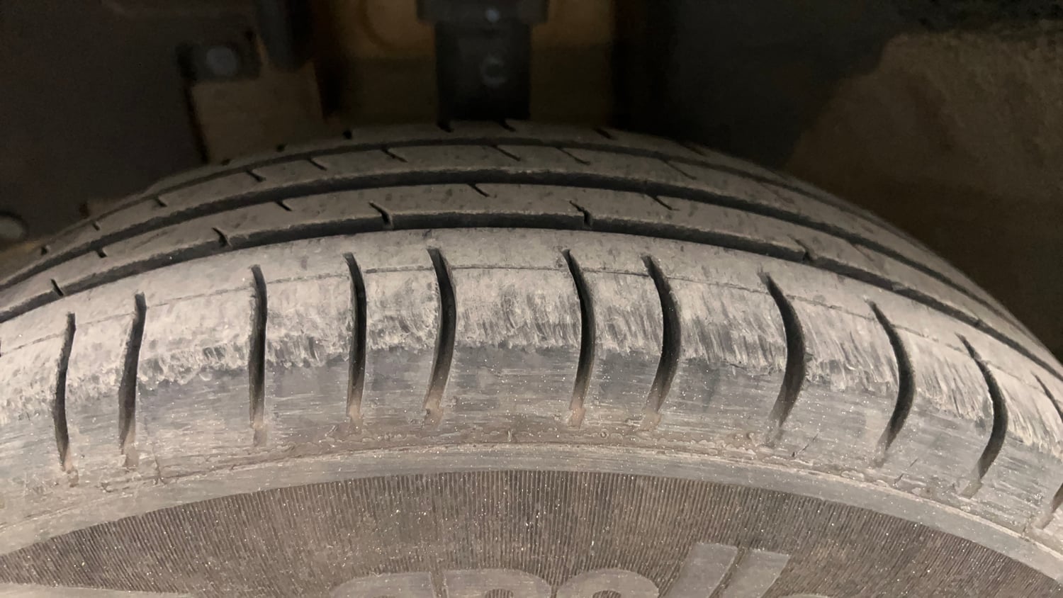 Used 2016 Renault Kwid RXT Petrol Manual tyres LEFT FRONT TYRE TREAD VIEW