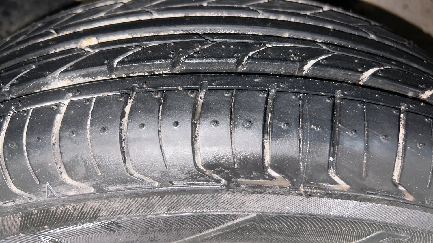 Used 2022 Renault Kwid RXT 1.0 Petrol Manual tyres LEFT FRONT TYRE TREAD VIEW