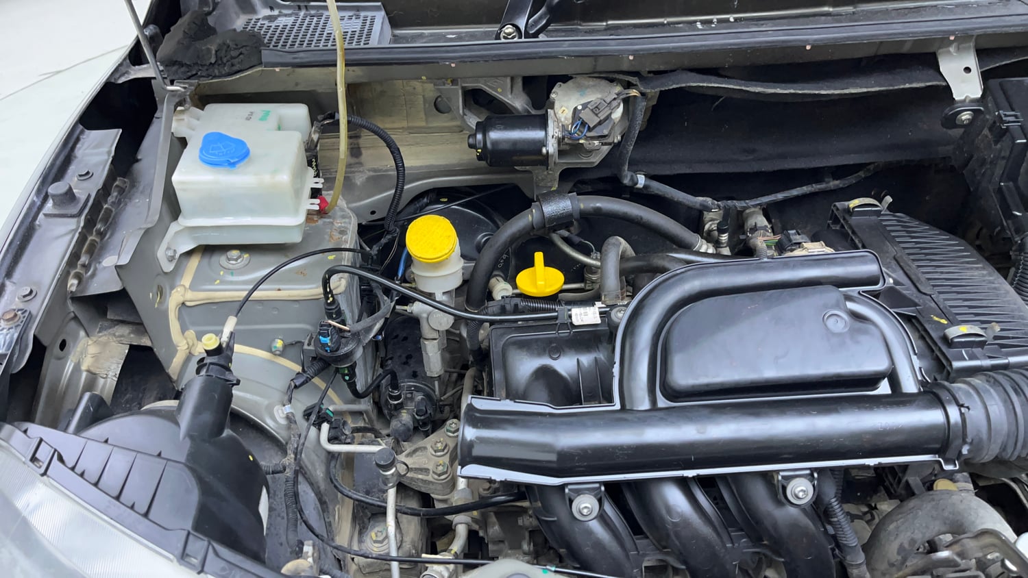 Used 2018 Renault Kwid 1.0 RXT Petrol Manual engine ENGINE RIGHT SIDE VIEW