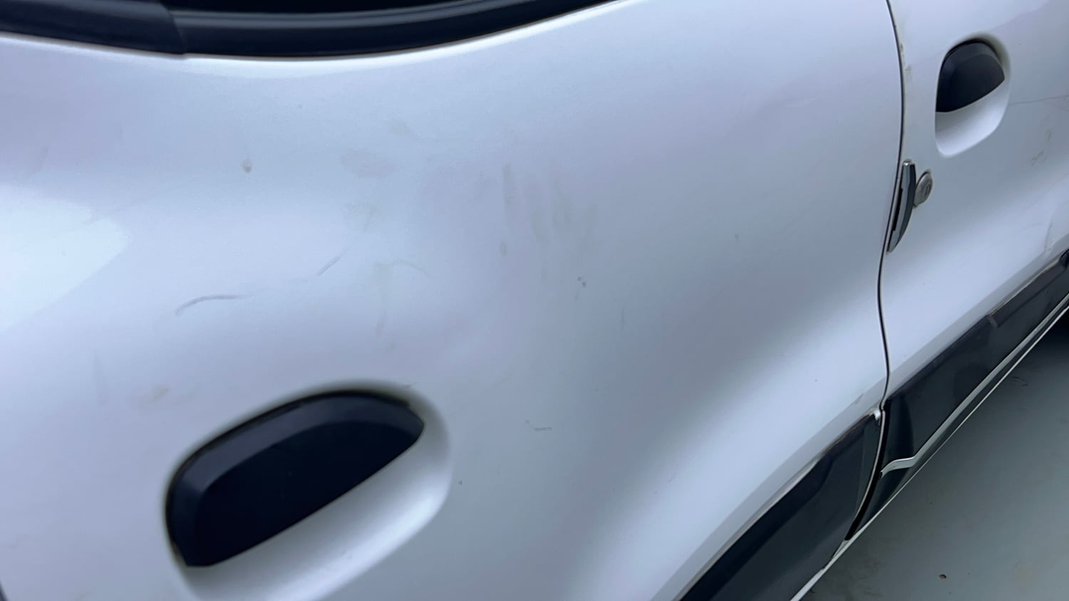Used 2020 Renault Kwid 1.0 RXT Opt Petrol Manual dents MINOR SCRATCH