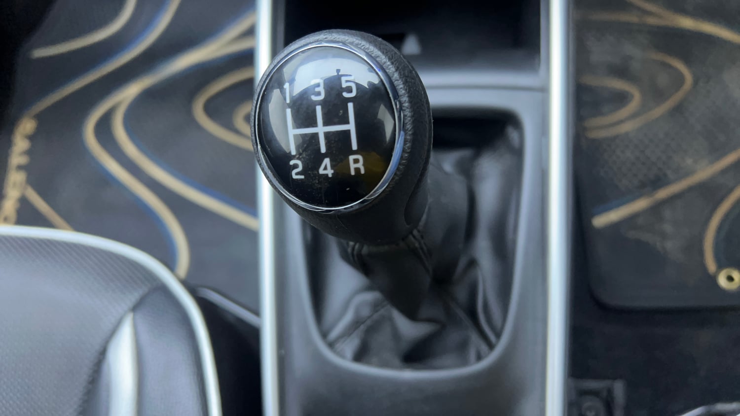 Used 2018 Maruti Suzuki Baleno Delta 1.2 Petrol Manual interior GEAR  KNOB VIEW
