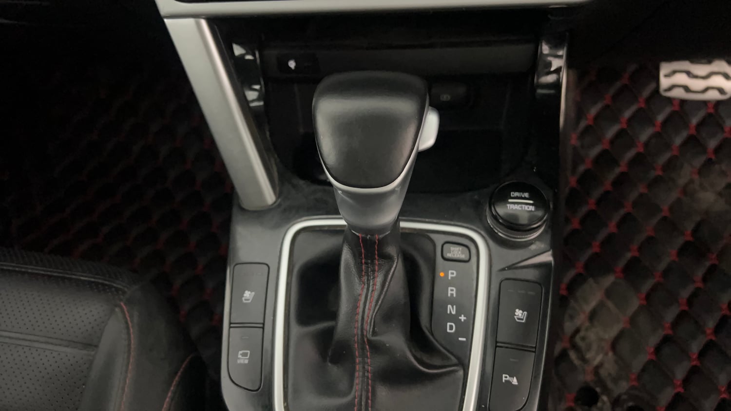 Used 2020 Kia Seltos GTX Plus DCT 1.4 Petrol Automatic interior GEAR  KNOB VIEW