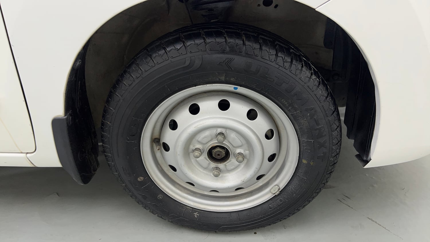 Used 2013 Maruti Suzuki Wagon R LXI Petrol Manual tyres RIGHT FRONT TYRE RIM VIEW