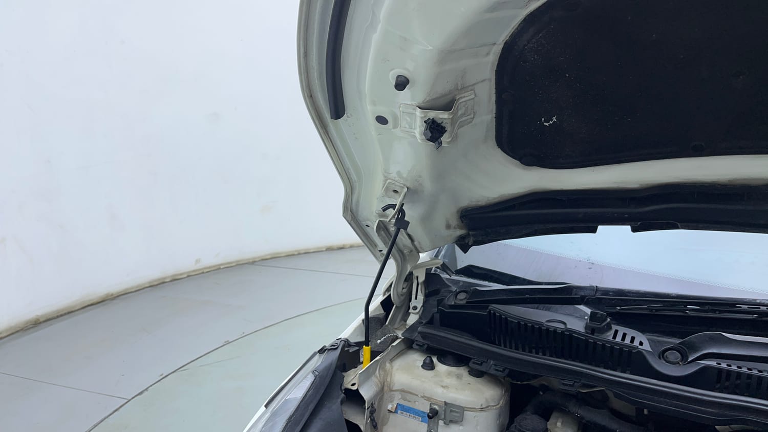 Used 2021 Tata Nexon XZ Plus Diesel Diesel Manual engine ENGINE RIGHT SIDE HINGE & APRON VIEW