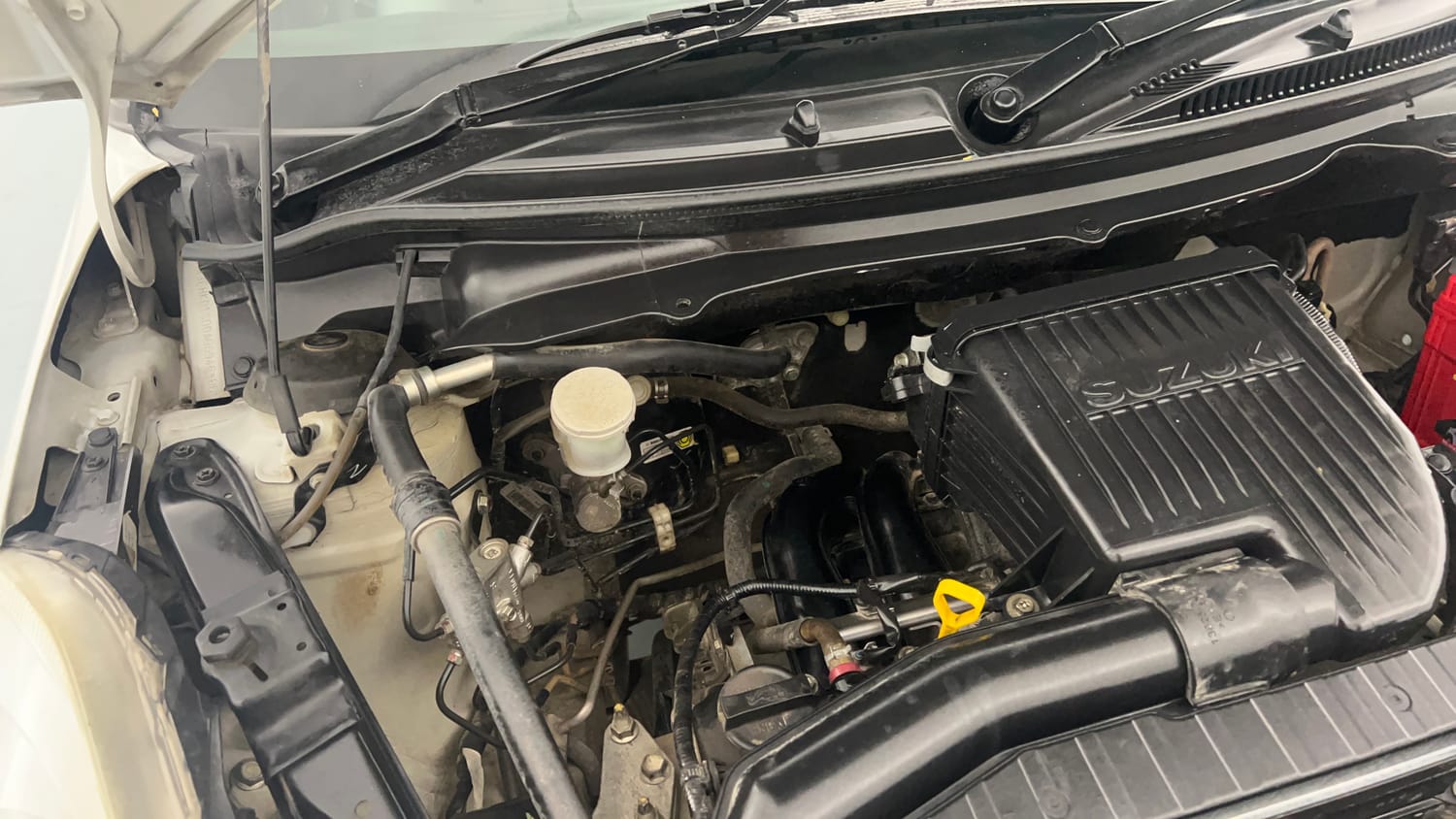 Used 2016 Maruti Suzuki Swift VXi Petrol Manual engine ENGINE RIGHT SIDE HINGE & APRON VIEW
