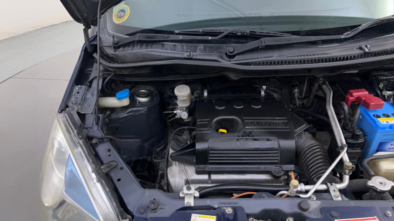 Used 2017 Maruti Suzuki Wagon R 1.0 VXI AMT Petrol Automatic engine ENGINE RIGHT SIDE HINGE & APRON VIEW