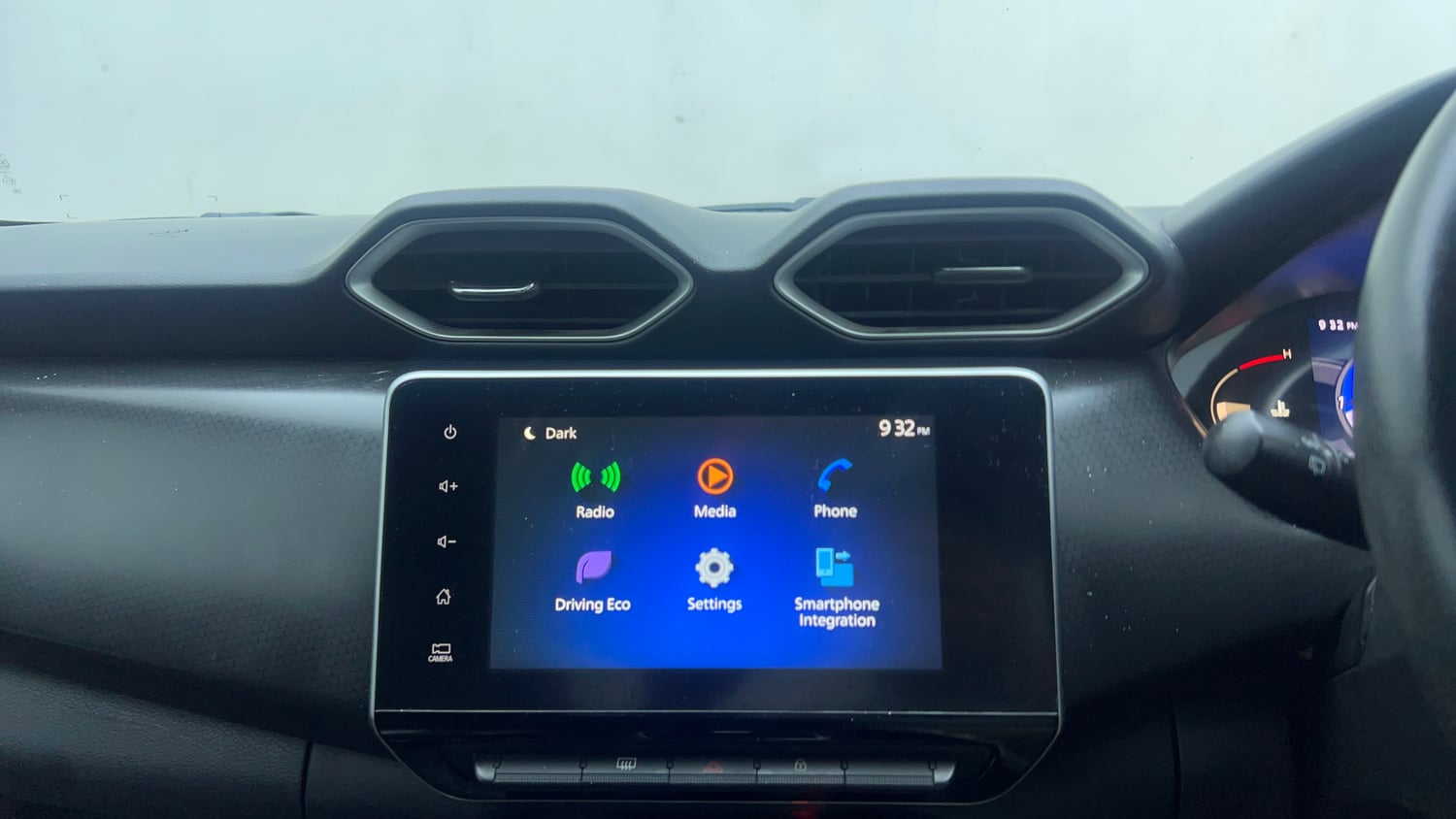 Used 2021 Nissan Magnite XV Premium Turbo CVT Petrol Automatic top_features Touch screen infotainment system