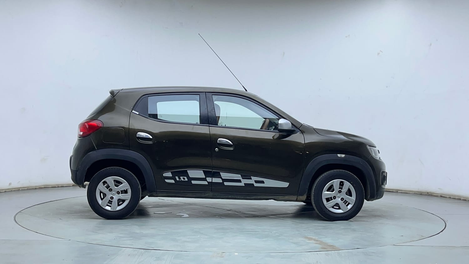Used 2018 Renault Kwid 1.0 RXT Petrol Manual exterior RIGHT SIDE VIEW