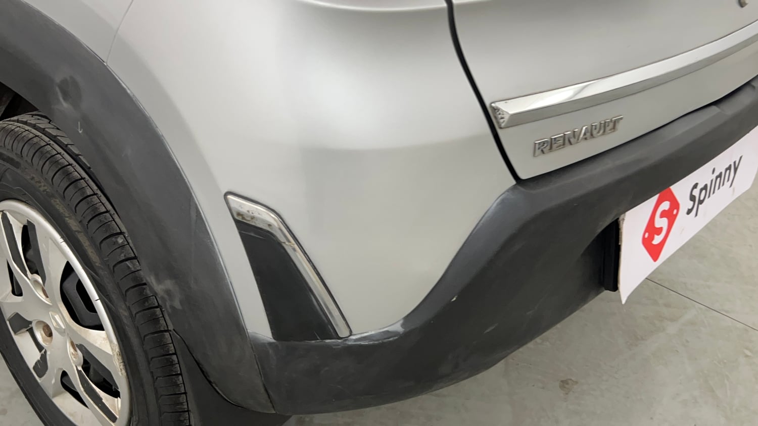 Used 2016 Renault Kwid RXT Petrol Manual dents MINOR SCRATCH