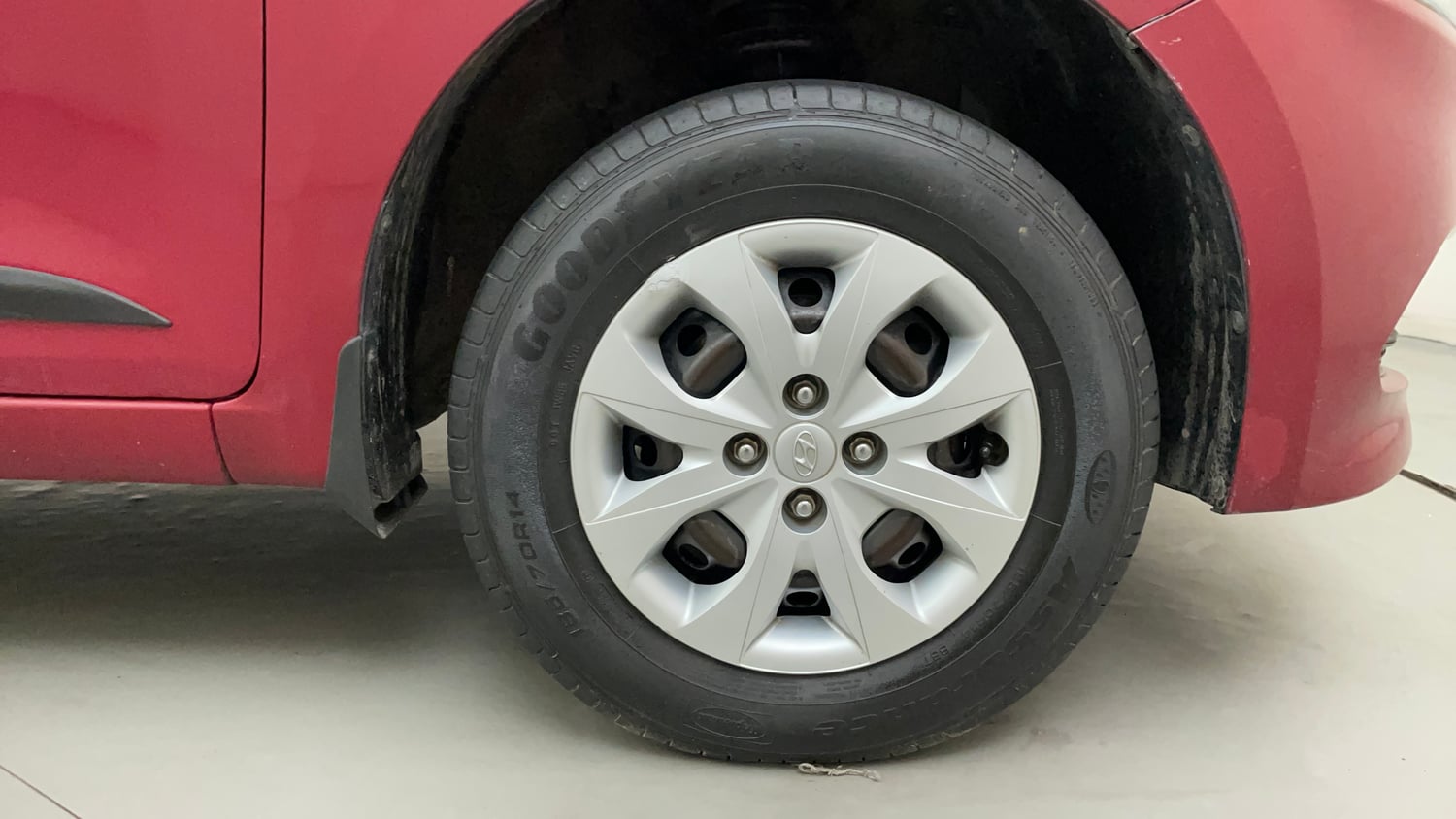 Used 2014 Hyundai Elite i20 Magna 1.2 Petrol Manual tyres RIGHT FRONT TYRE RIM VIEW