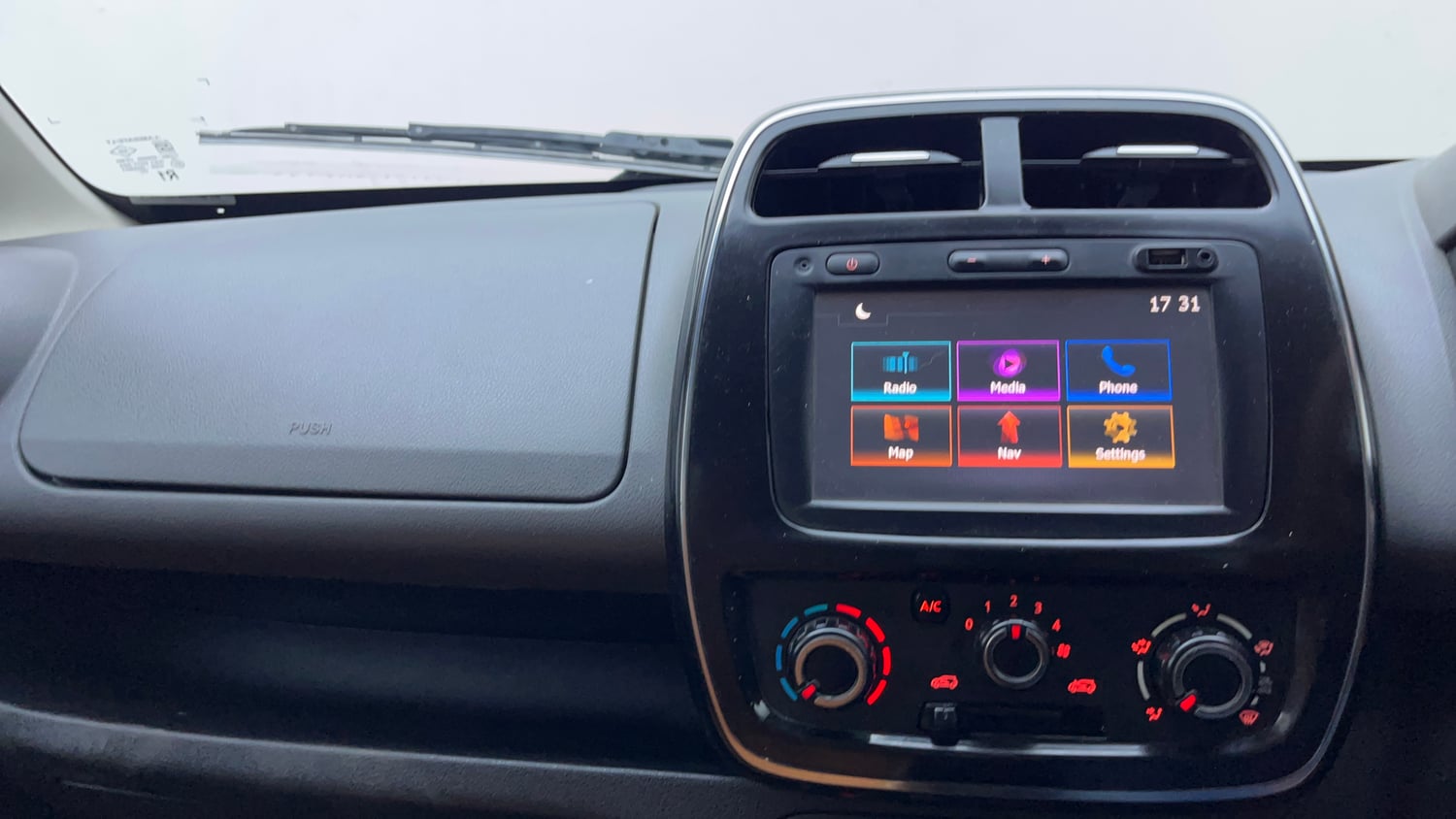 Used 2018 Renault Kwid 1.0 RXT Petrol Manual interior MUSIC SYSTEM & AC CONTROL VIEW