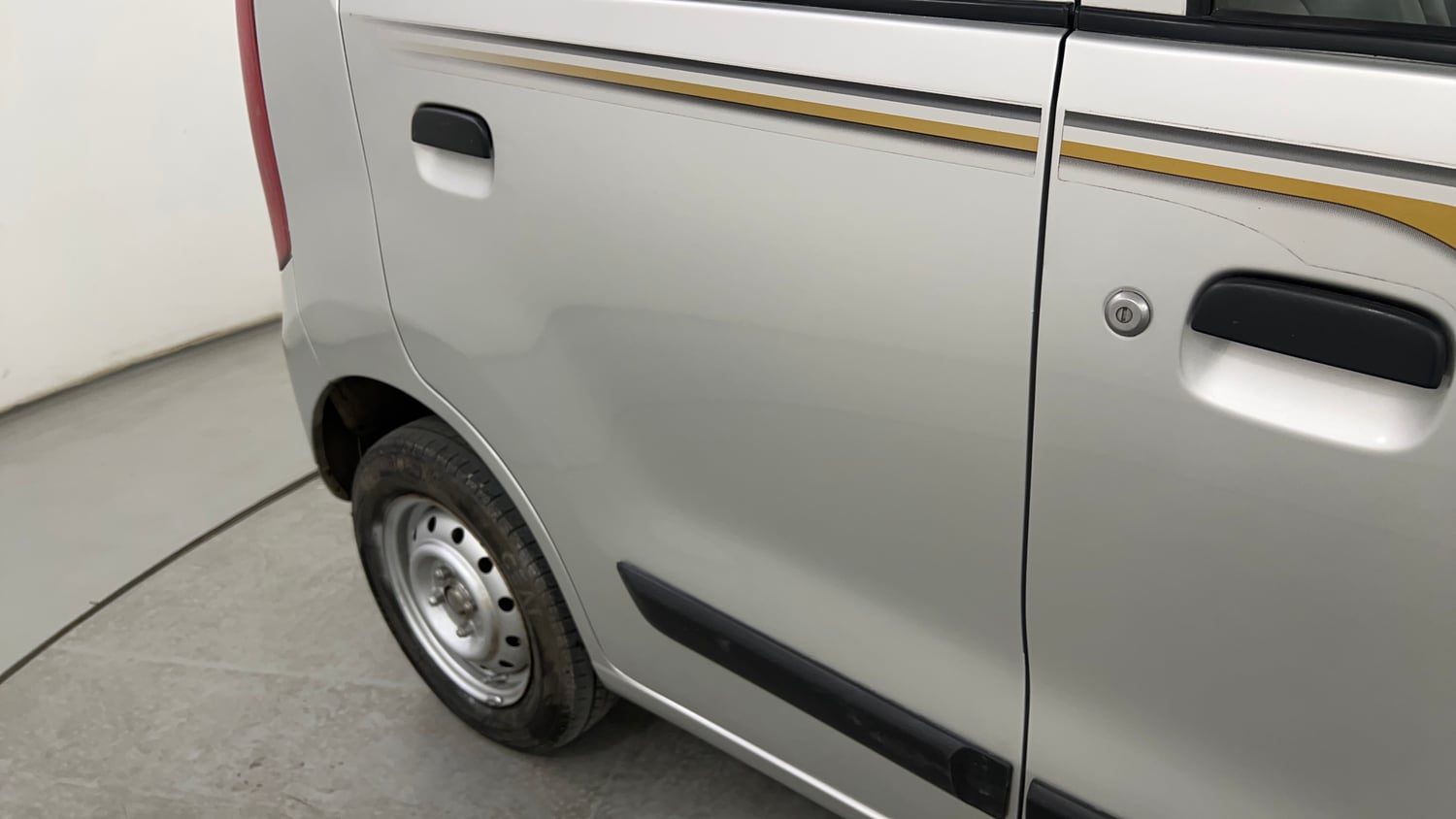 Used 2014 Maruti Suzuki Wagon R LXI CNG Cng Manual dents MINOR SCRATCH