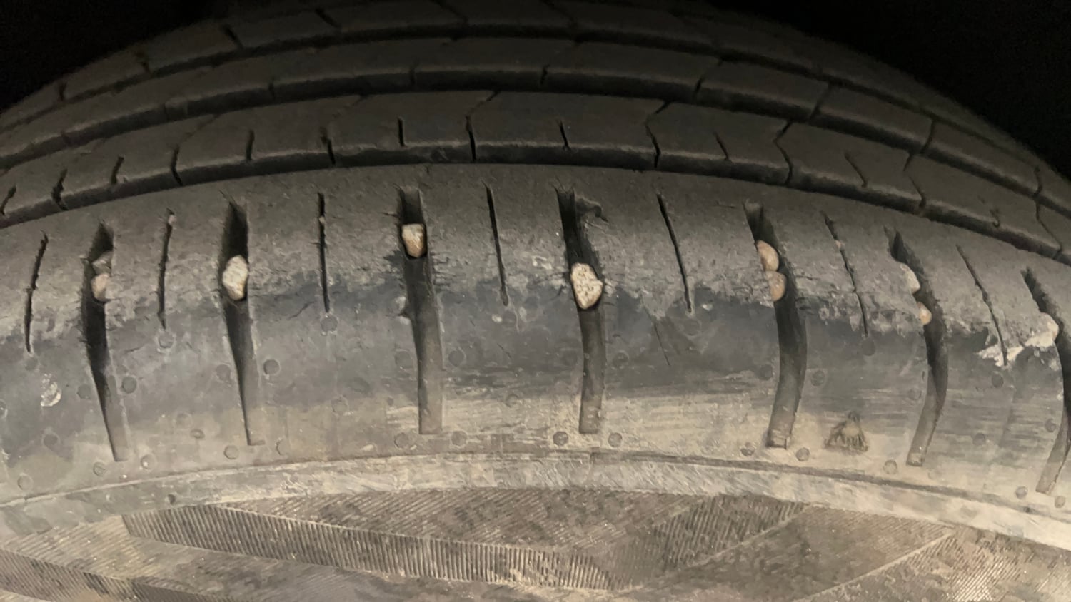 Used 2017 Maruti Suzuki Baleno Zeta 1.2 Petrol Manual tyres RIGHT REAR TYRE TREAD VIEW