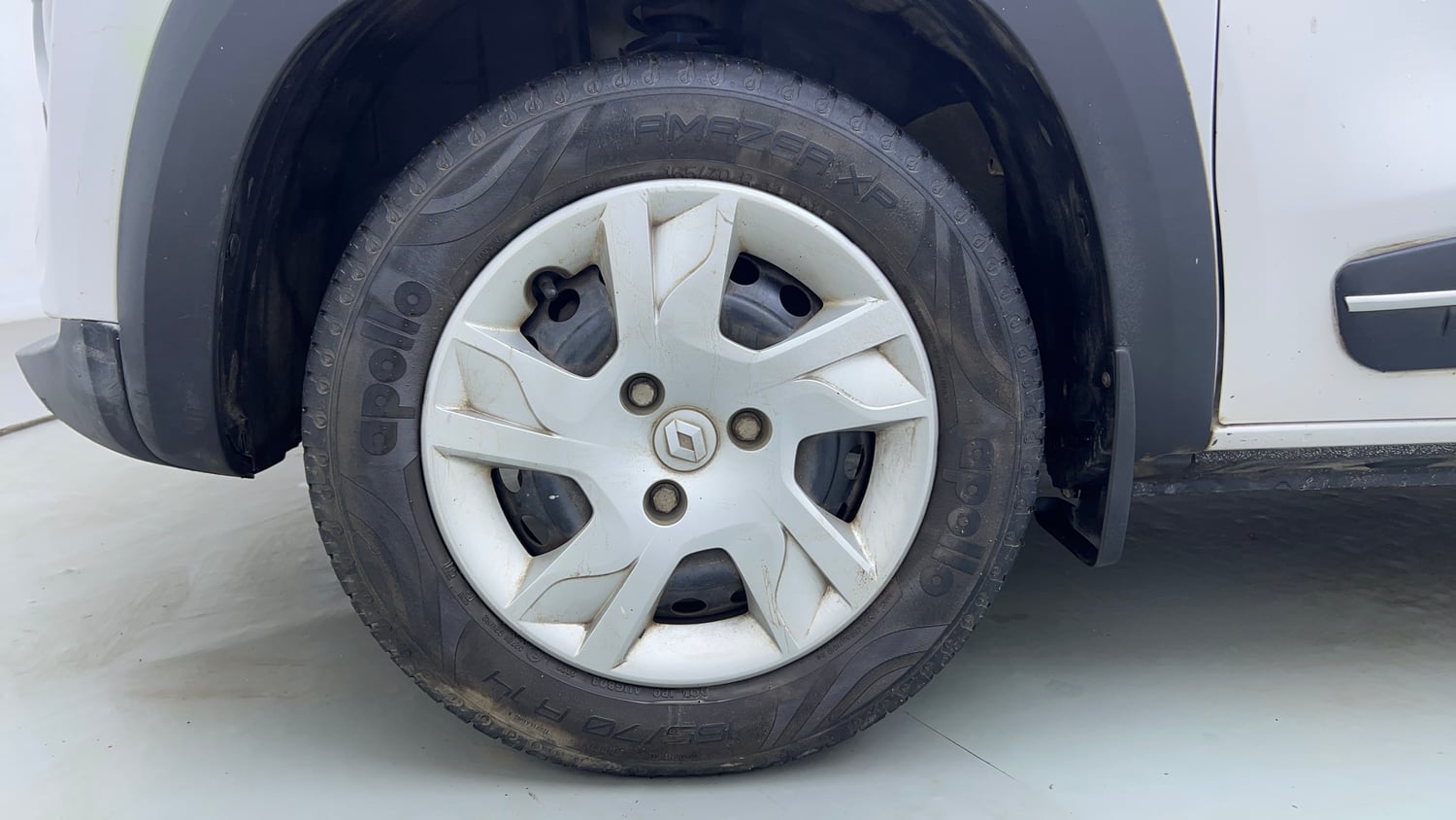 Used 2020 Renault Kwid 1.0 RXT Opt Petrol Manual tyres LEFT FRONT TYRE RIM VIEW