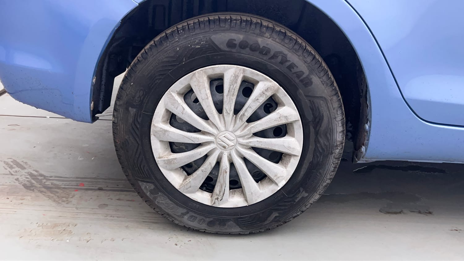 Used 2015 Maruti Suzuki Swift Dzire VXI Petrol Manual tyres RIGHT REAR TYRE RIM VIEW