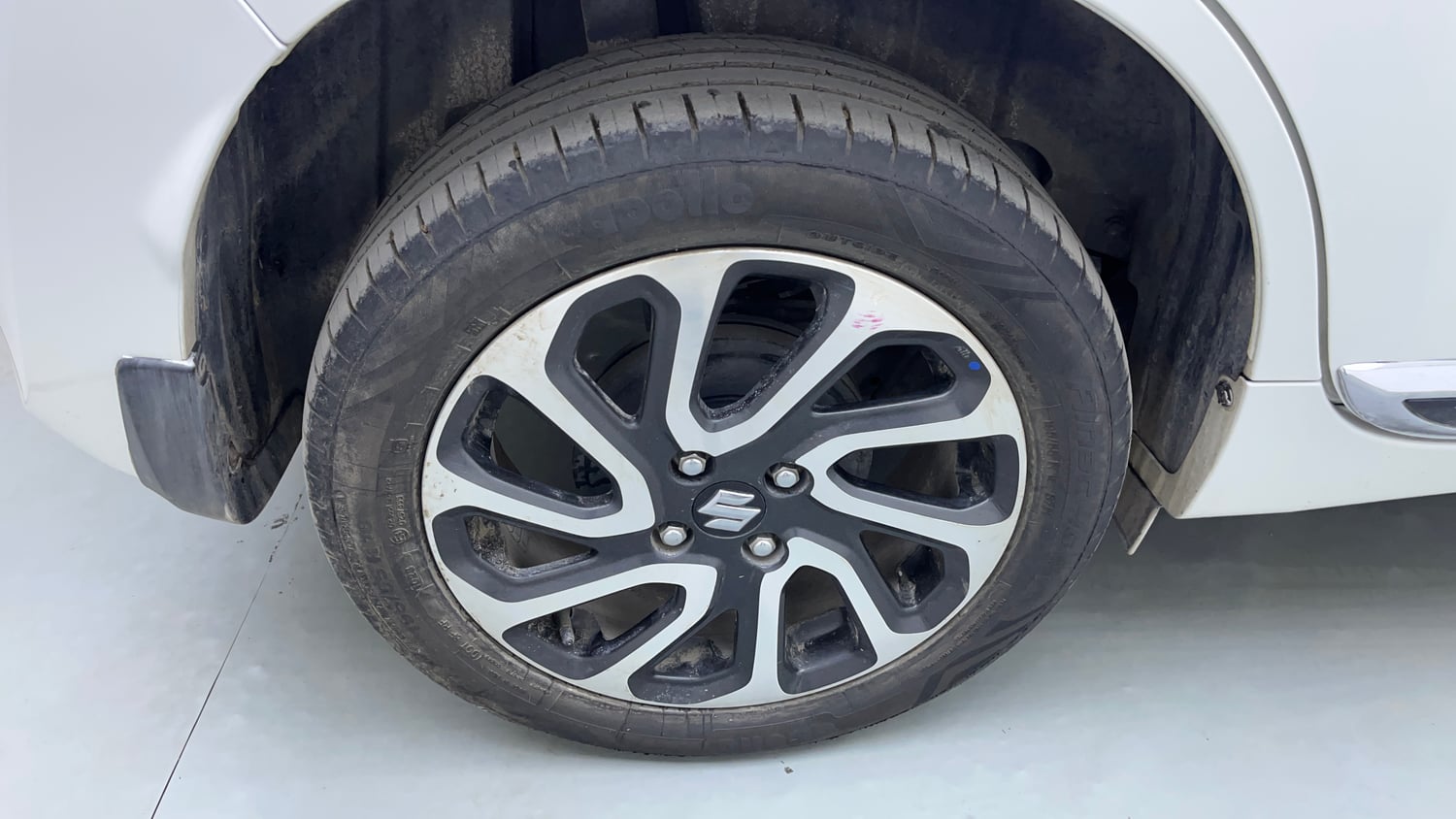 Used 2023 Maruti Suzuki Baleno Alpha AGS Petrol Automatic tyres RIGHT REAR TYRE RIM VIEW