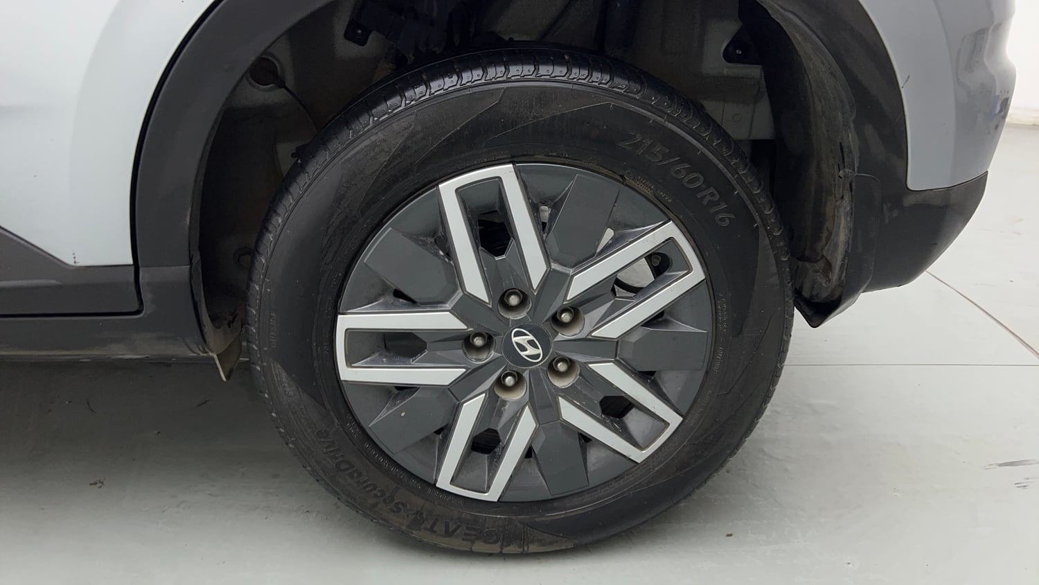 Used 2022 Hyundai Venue S (O) 1.0 Turbo DCT Petrol Automatic tyres LEFT REAR TYRE RIM VIEW