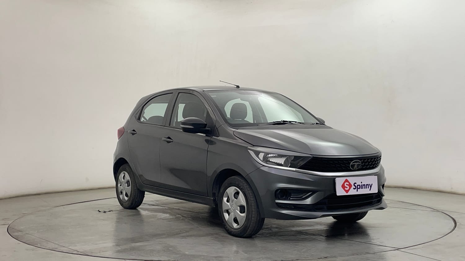 Used 2023 Tata Tiago XT (O) Petrol Manual exterior RIGHT FRONT CORNER VIEW
