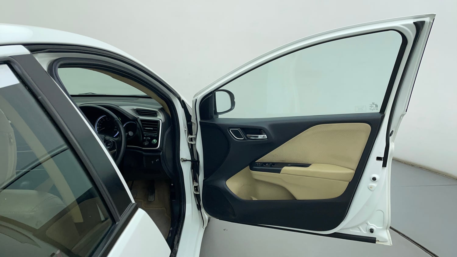 Used 2020 Honda City VX CVT Petrol Petrol Automatic interior RIGHT FRONT DOOR OPEN VIEW