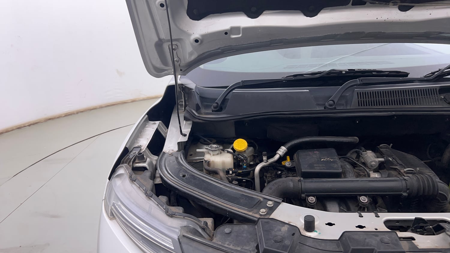 Used 2021 Renault Kiger RXL MT Petrol Manual engine ENGINE RIGHT SIDE HINGE & APRON VIEW