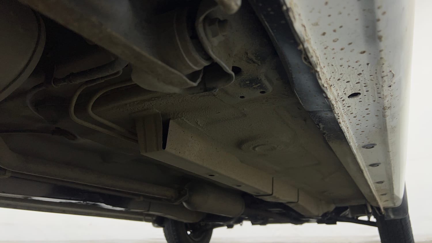 Used 2013 Maruti Suzuki Wagon R LXI Petrol Manual extra REAR RIGHT UNDERBODY VIEW