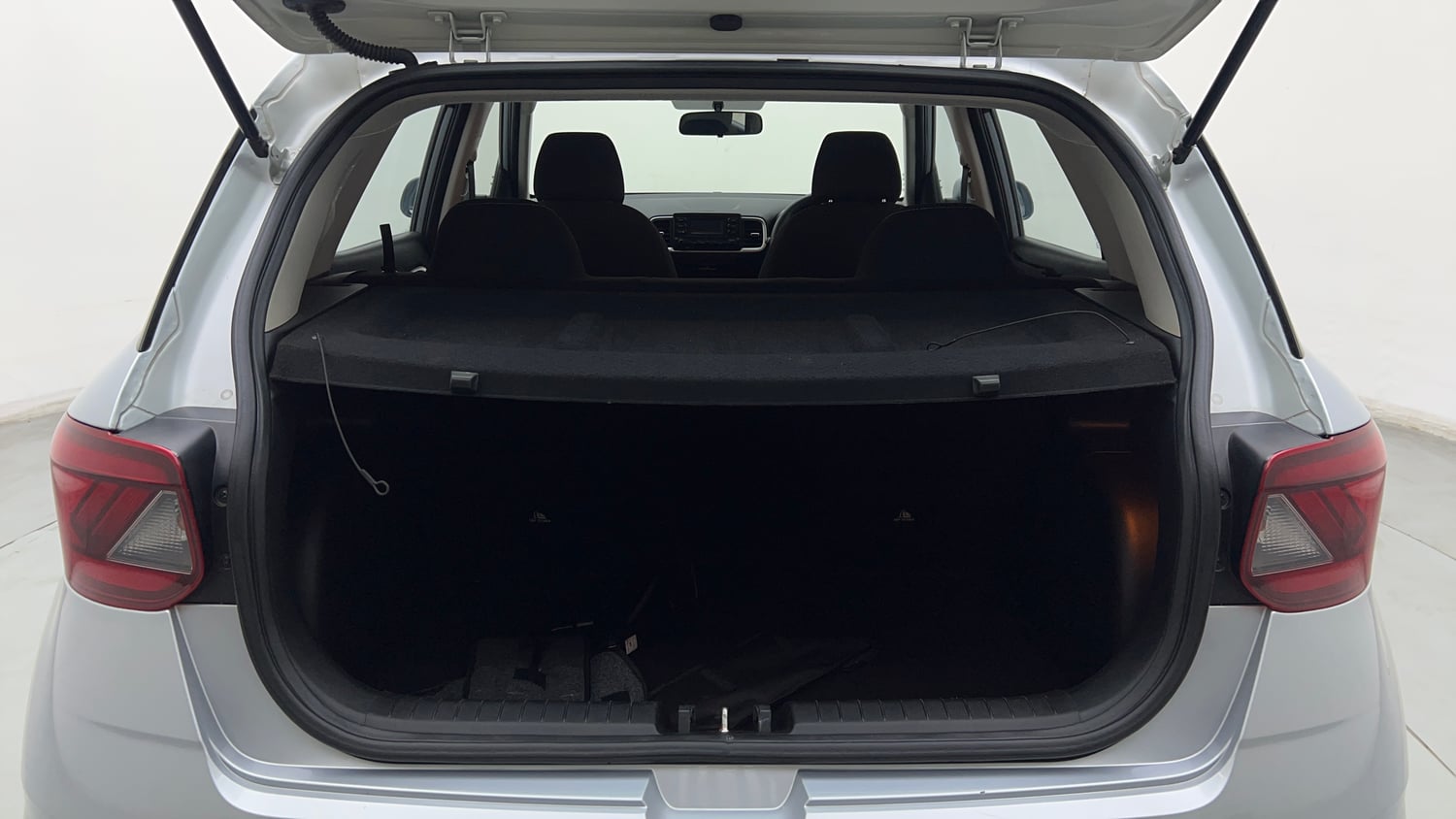 Used 2022 Hyundai Venue S (O) 1.0 Turbo DCT Petrol Automatic interior DICKY INSIDE VIEW