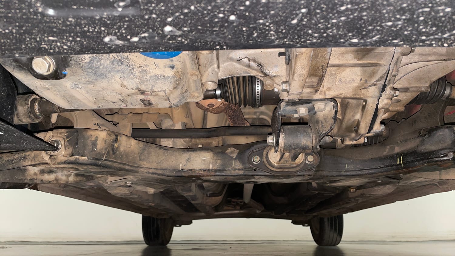 Used 2014 Hyundai Elite i20 Magna 1.2 Petrol Manual extra FRONT LEFT UNDERBODY VIEW