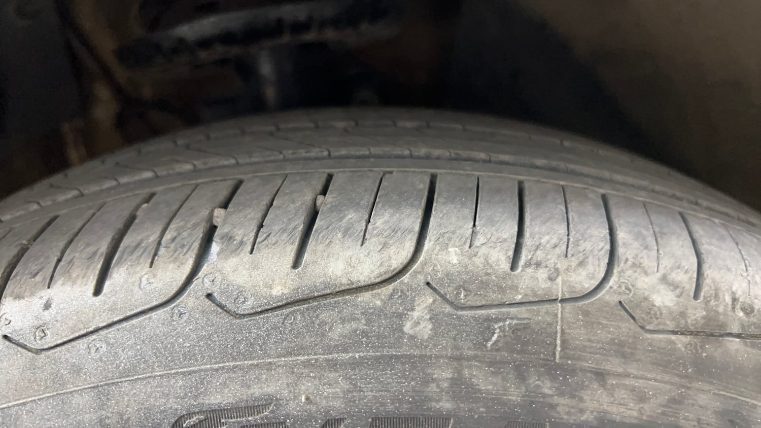Used 2014 Volkswagen Vento Highline Petrol Petrol Manual tyres RIGHT FRONT TYRE TREAD VIEW