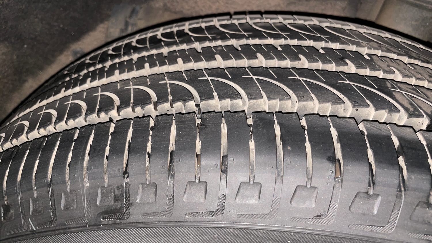 Used 2022 Mahindra XUV700 AX 7 Diesel MT 7 STR Diesel Manual tyres LEFT REAR TYRE TREAD VIEW