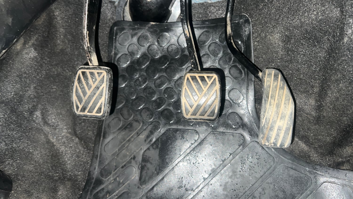 Used 2015 Maruti Suzuki Wagon R VXI Petrol Manual interior PEDALS VIEW