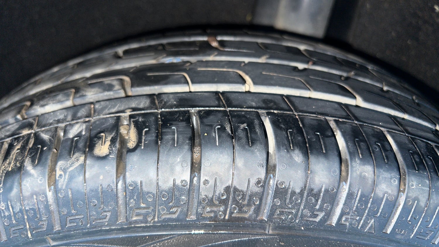 Used 2017 Maruti Suzuki Baleno Zeta 1.2 AT Petrol Automatic tyres LEFT REAR TYRE TREAD VIEW