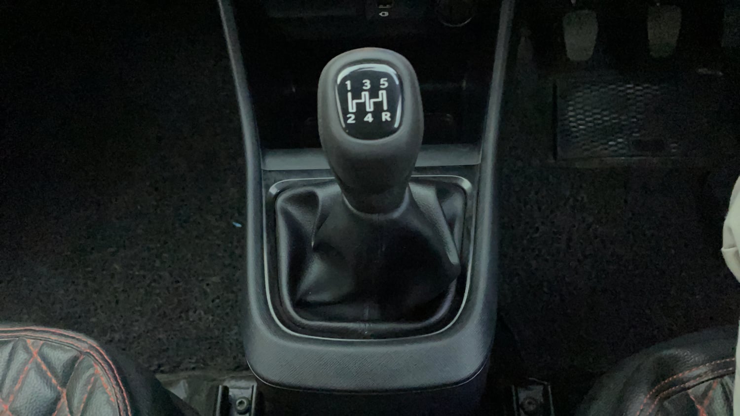 Used 2023 Tata Punch Adventure Rhythm Pack MT Petrol Manual interior GEAR  KNOB VIEW