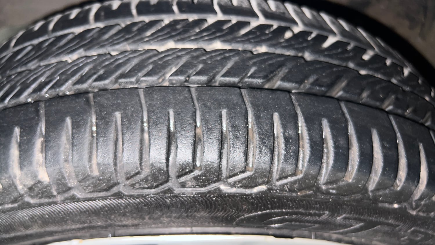 Used 2017 Maruti Suzuki Wagon R 1.0 VXI AMT Petrol Automatic tyres LEFT FRONT TYRE TREAD VIEW