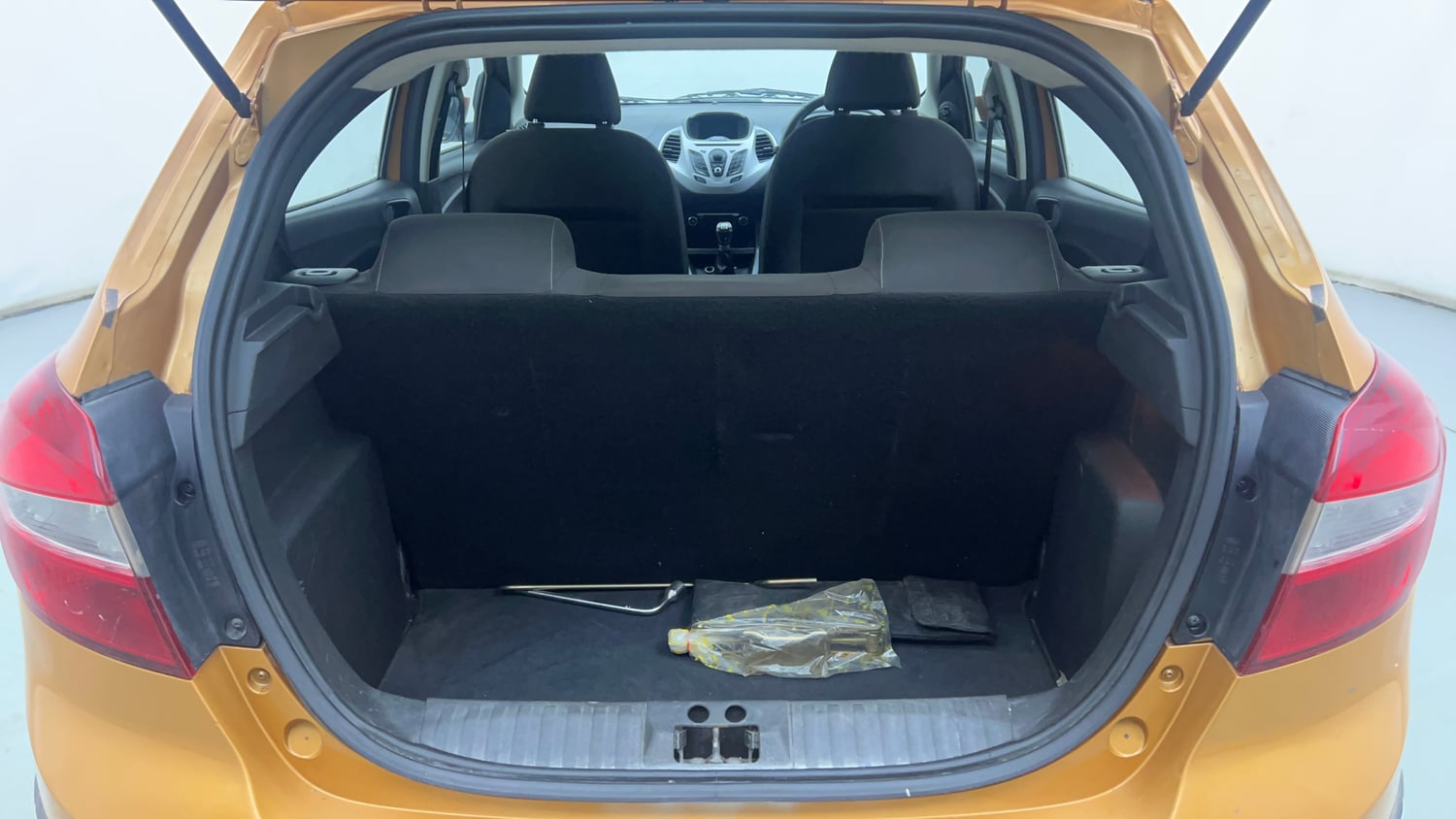 Used 2016 Ford Figo Titanium Plus 1.2 Ti-VCT Petrol Manual interior DICKY INSIDE VIEW