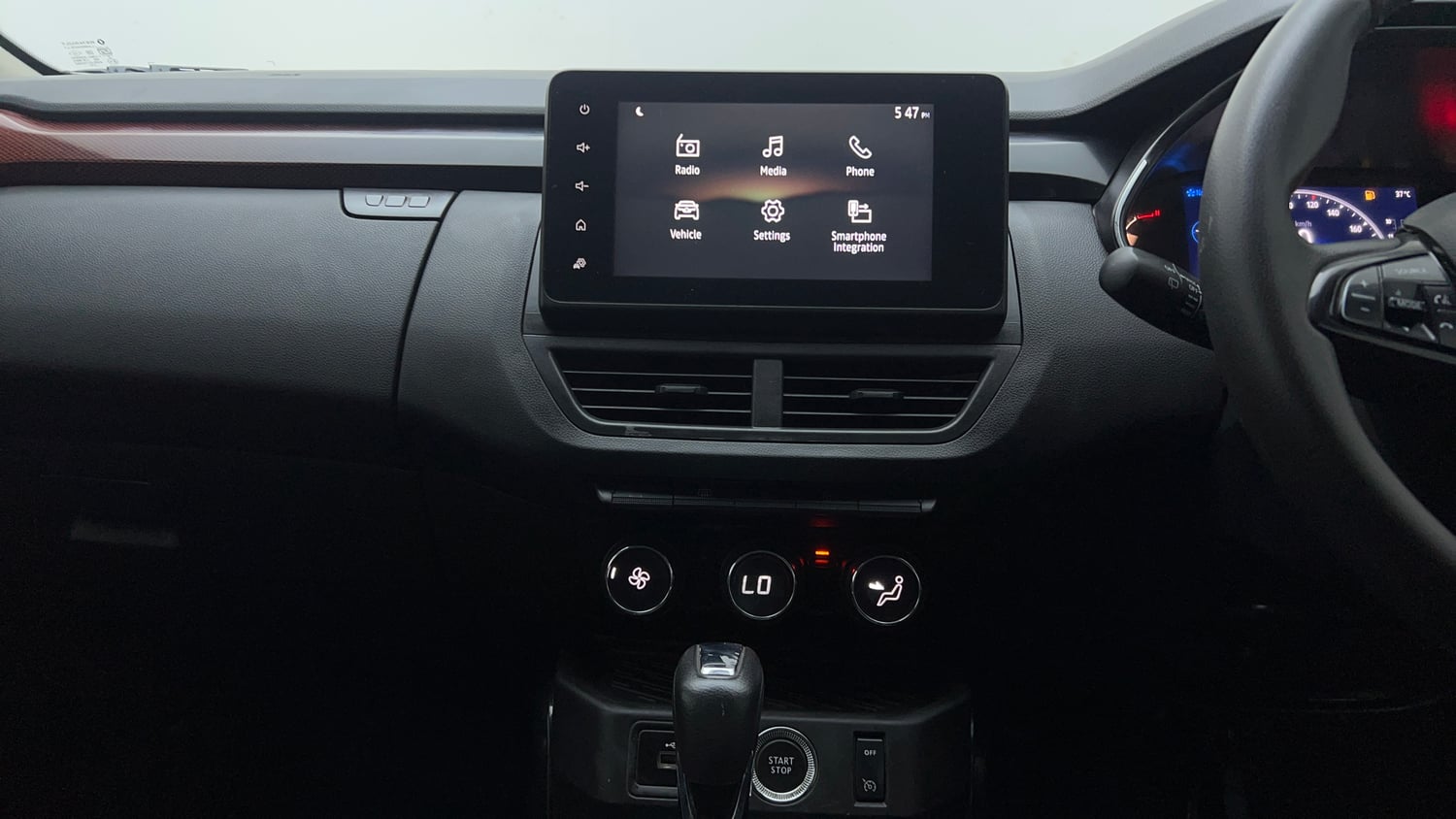 Used 2022 Renault Kiger RXZ Turbo CVT Petrol Automatic interior MUSIC SYSTEM & AC CONTROL VIEW